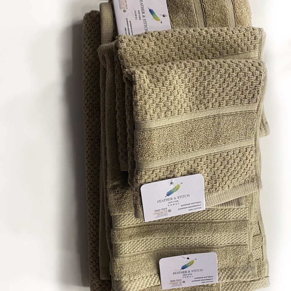 Feather & Stitch New York Towel set ✨